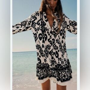 Zara Black and White Patterned V Neck mini dress size small NWT